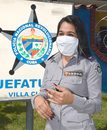 Dailenys resalta su orgullo por formar parte del Ministerio del Interior y su compromiso de servir al pueblo.