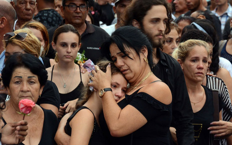 Familiares de los caí­dos en el incendio de la Base de Supertanqueros de Matanzas.