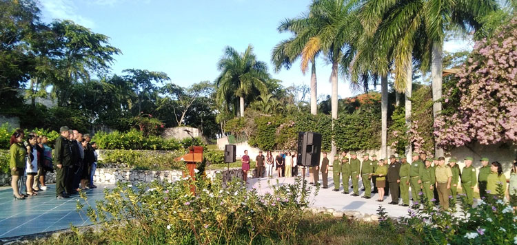 Ceremonia de imposición de medallas a bomberos y combatientes del MInint en Villa Clara condecorados por su participación en la extinción del incendio en la Base de Supertanqueros de Matanzas,