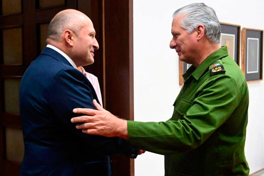 Presidente de Cuba, Miguel Díaz-Canel, y el teniente general Alexander Viacheslavovich Kurenkov, ministro de la Federación de Rusia para la Protección Civil, Emergencias y Eliminación de Consecuencias de Desastres Naturales.