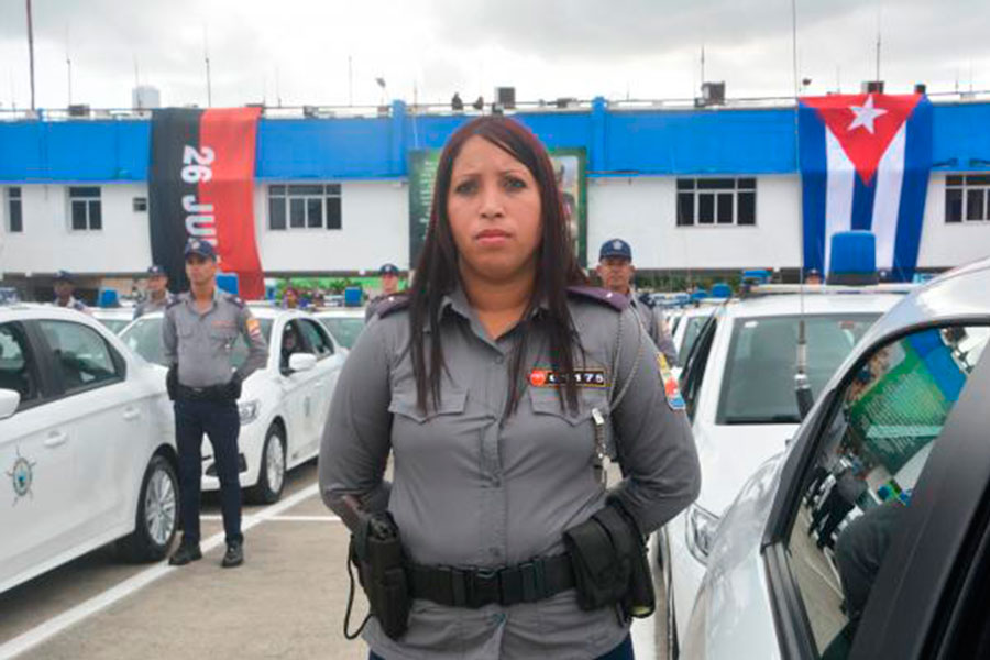 Policías y carros patrulleros en el acto por el aniversario 66 de la PNR.