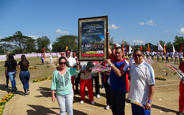 Reconocimiento del Partido y el Gobierno al Inder villaclareño en su Aniversario 59. 