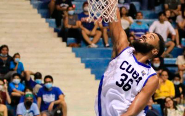 Yoel Cubillas, integrante del equipo Cuba de baloncesto.