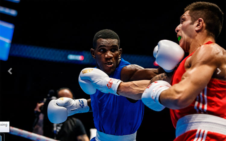 Pelea semifinal ganada por el cubano Yoenlis Feliciano Hernández al italiano Salvatore Cavallaro.