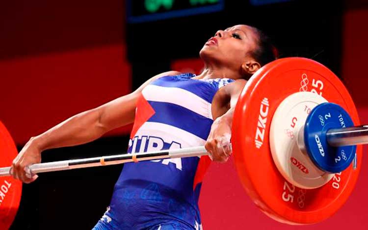 Ludia Montero, pesista cubana de los 49 kg.