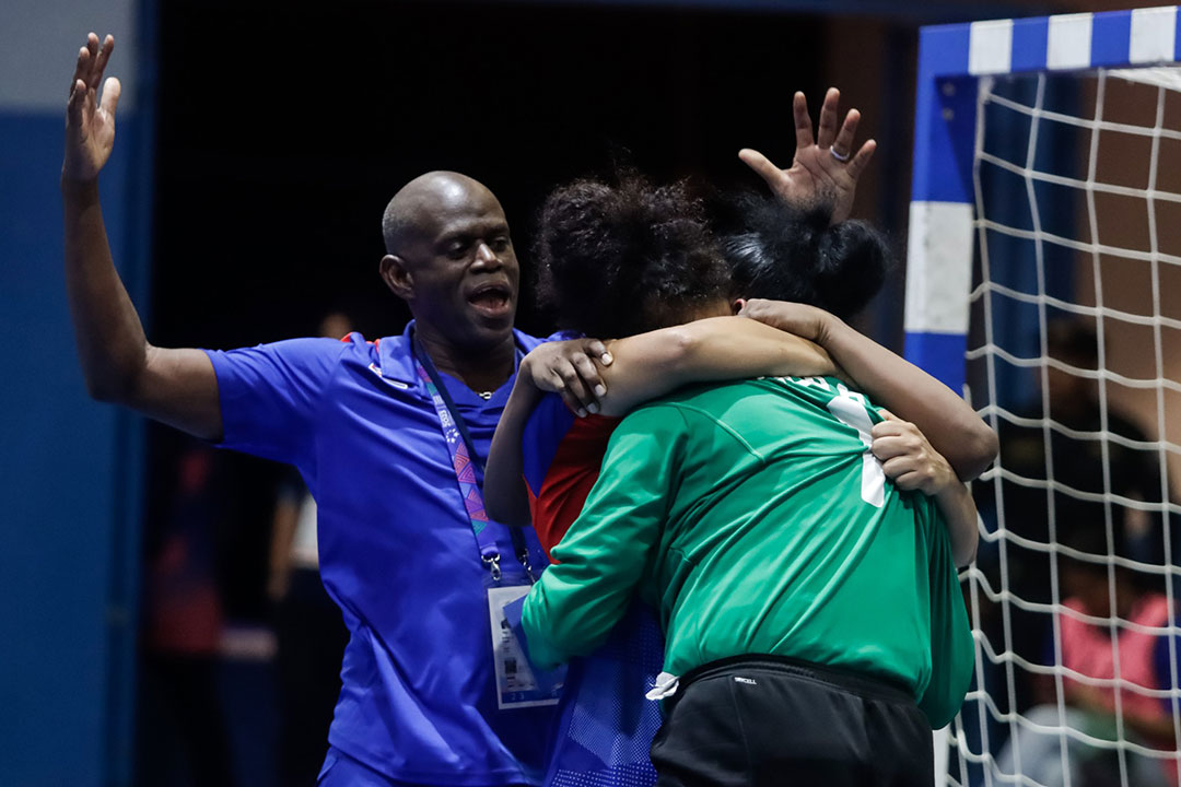 Jorge Coll Arencibia, entrenador del equipo de balonmano femenino de Cuba.