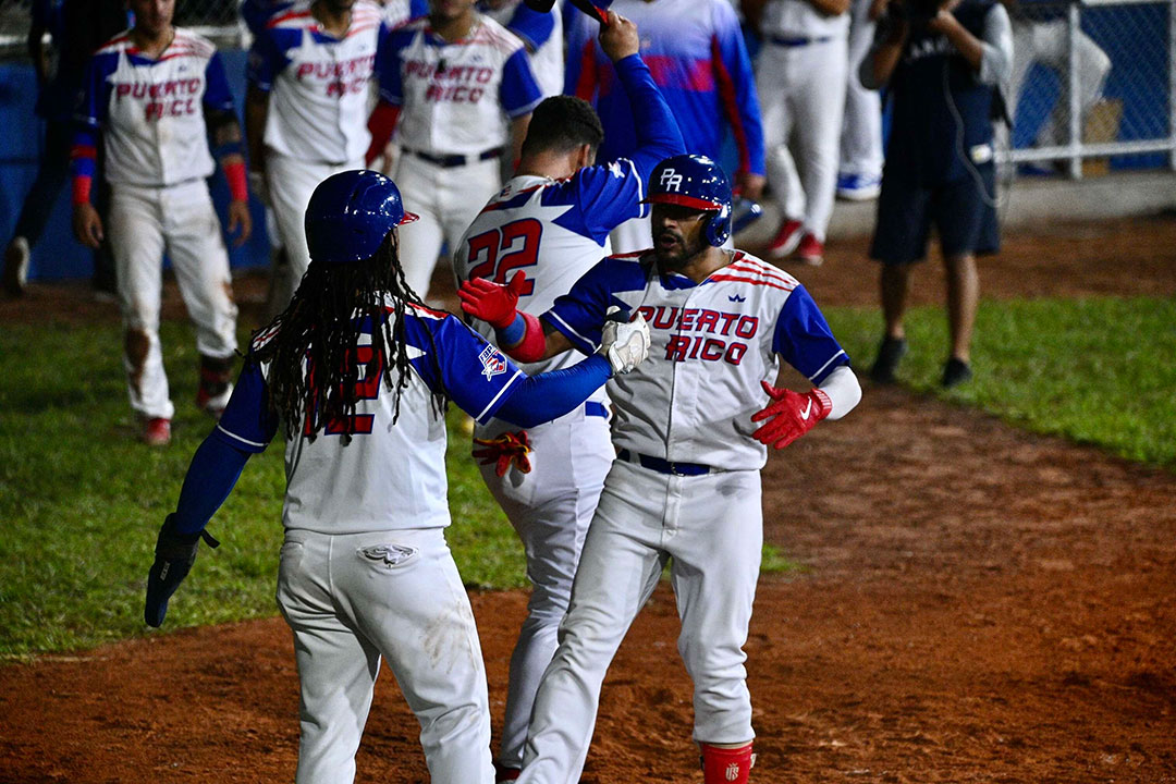 Puerto Rico celebra la victoria frente a Cuba en San Salvador 2023.