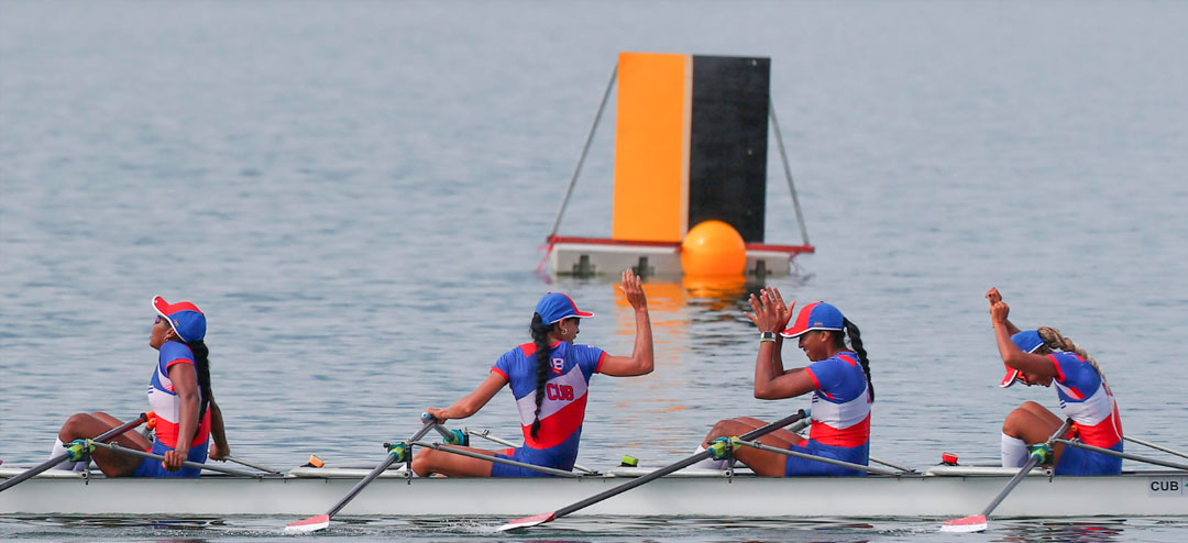 Cuatro scull femenino cubano, oro centroamericano.