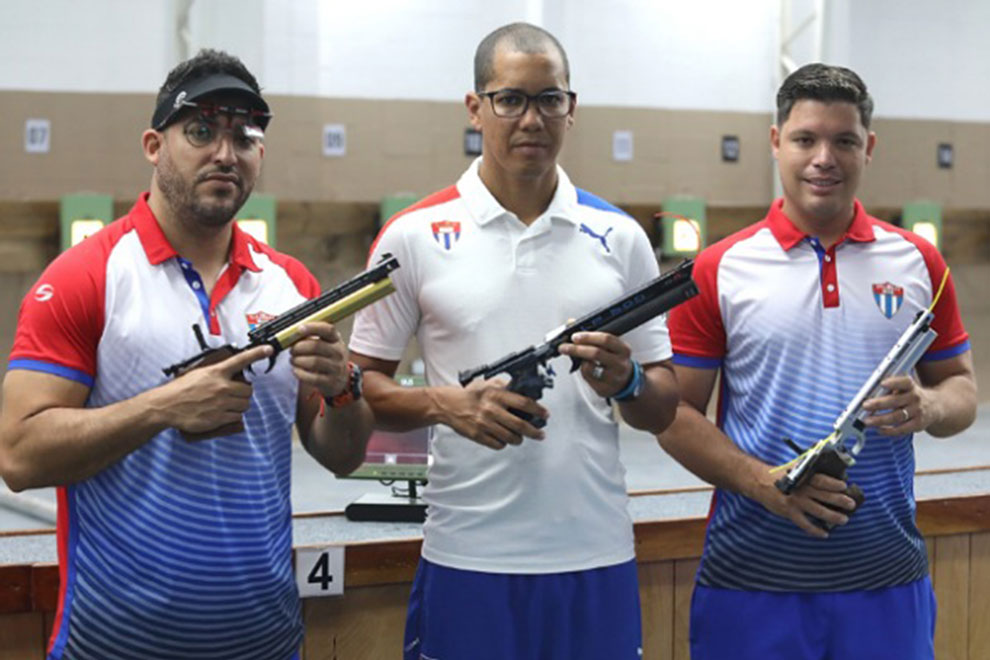 Equipo de pistola de aire a 10 m, oro centroamericano.