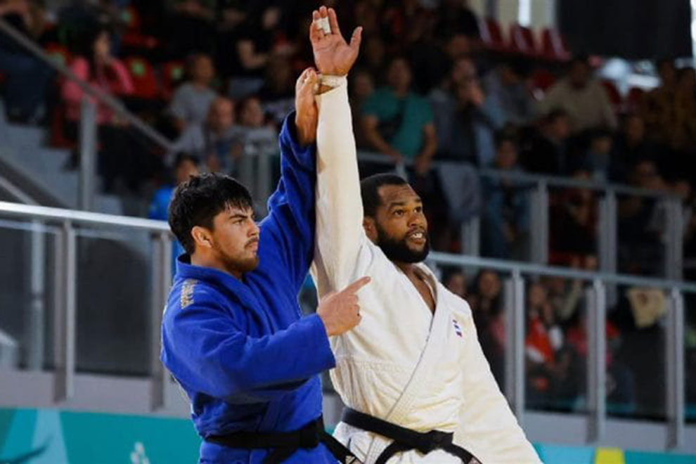 El chileno Francisco Solís reconoce la victoria de Andy Granda en la final de los + 100 kg del judo de los XIX Juegos Panamericanos.