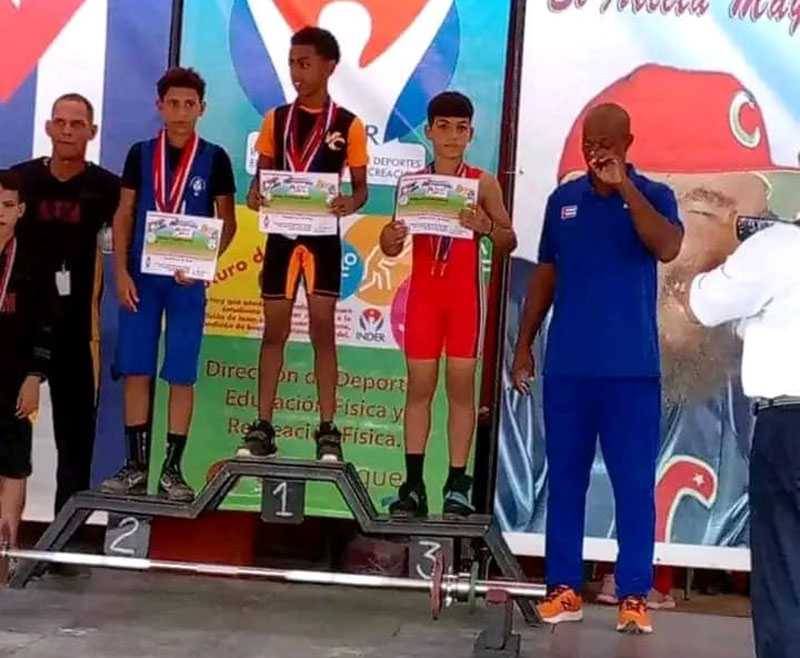 Mohamed Roldán, tres medallas de oro en levantamiento de pesas.