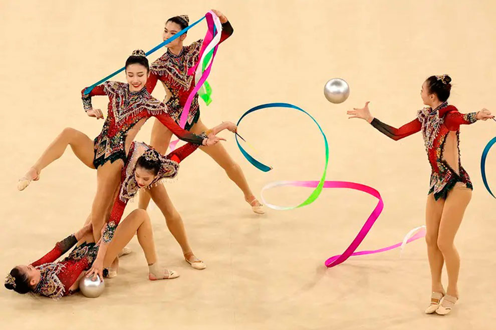 Equipo de China, oro en la gimnasia rítmica.