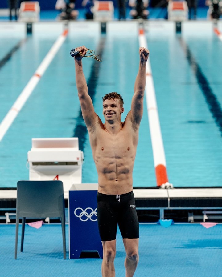 León Marchand, oro en 200 metros mariposa y en 200 metros pecho.