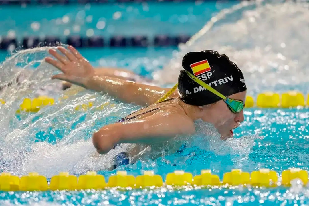  Anastasia Dmytriv, quien se consagró campeona paralímpica en 100 m braza SB8.