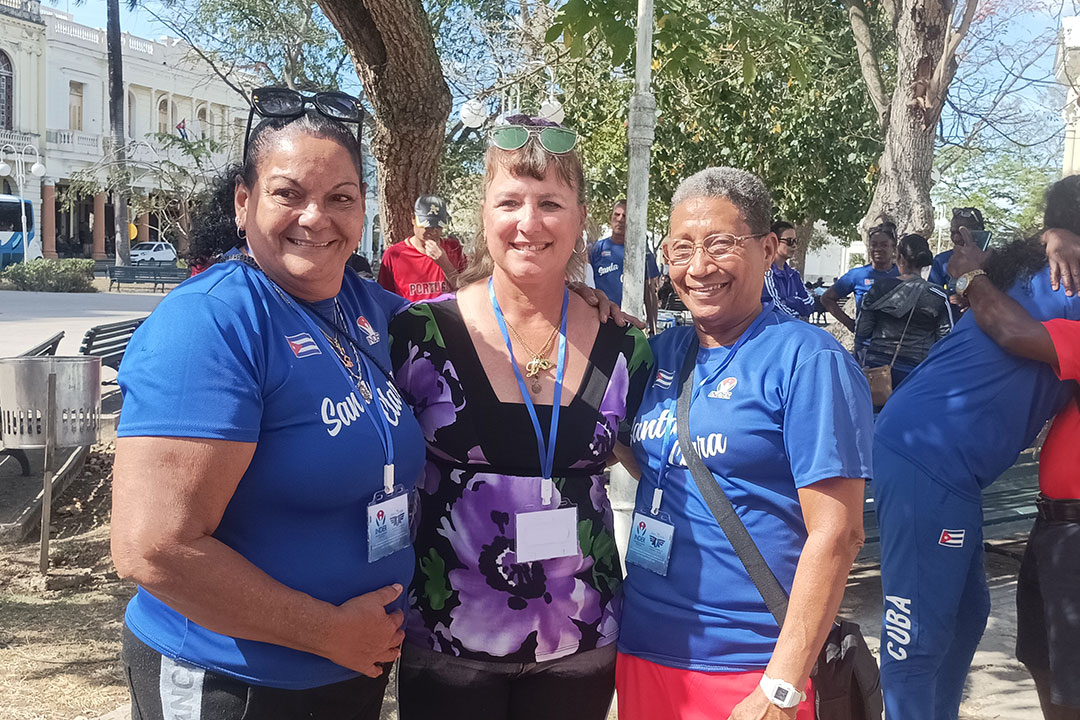 Luisa María Medina y Maritza Prado, exatletas de softbol.