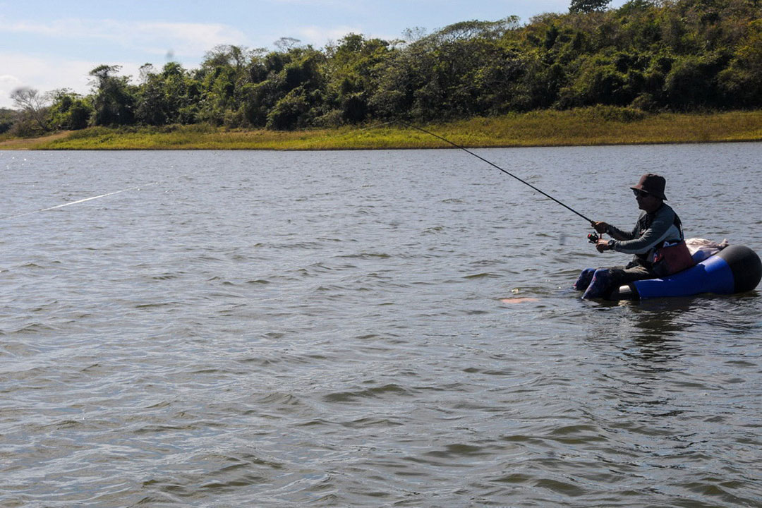 Pescador en el torneo de la trucha.