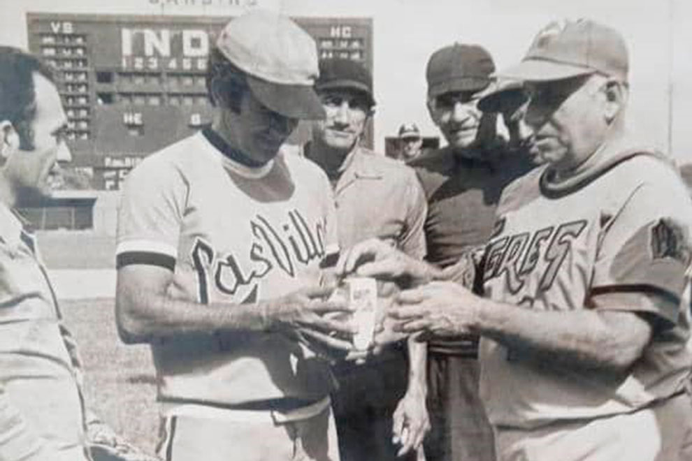 Álvaro Milián López en un juego de pelota.