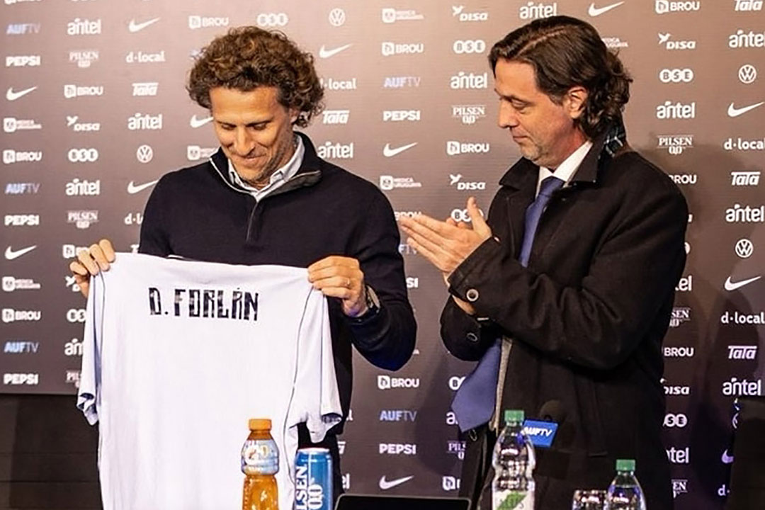 Diego Forlán, nuevo director técnico de Uruguay.