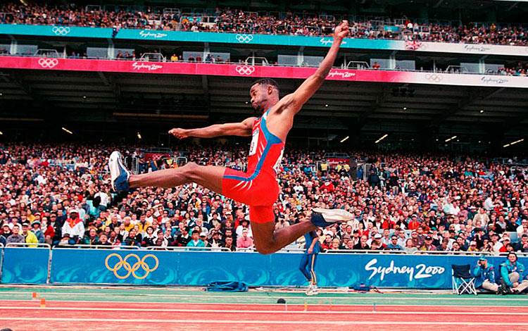 Salto de longitud de Iván Pedroso en la final de las Olimpiadas de Sidney 2000.