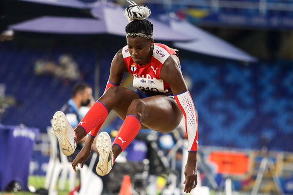 Leyanis Pérez, atleta de triple salto.