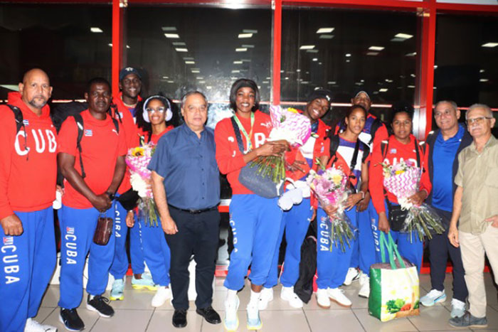 Recibimiento a la bicampeona de triple salto Leyanis Pérez en el aeropuerto José Martí, de La Habana.