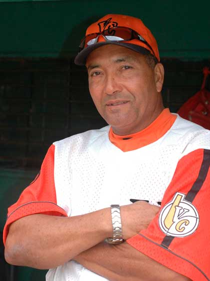 Amado Zamora como coach del equipo Villa Clara.