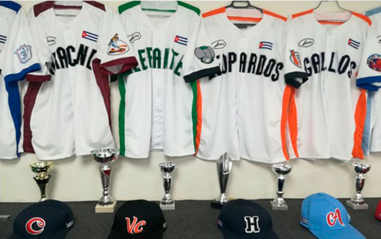 Trajes de las provincias centrales de Cuba para la 60 Serie Nacional de Béisbol.