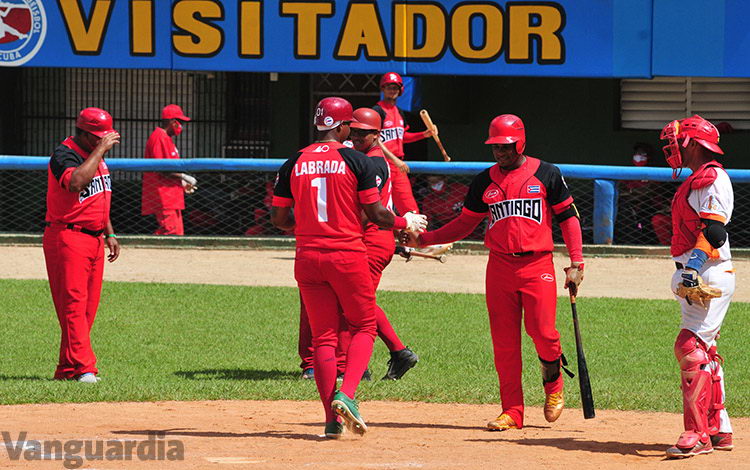 Santiago de Cuba festeja victoria contra el equipo Villa Clara.