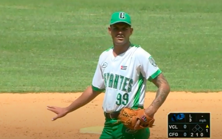 Adrián Bueno, pitcher de Cienfuegos.