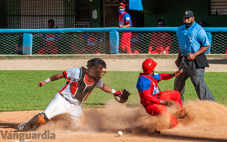 Artemisa anota carrera contra Villa Clara, el 10 de octubre de 2020.