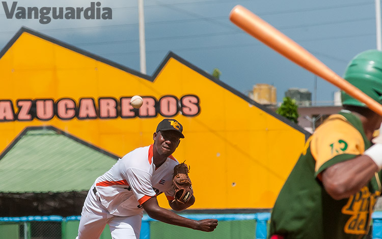 Juego entre Pinar del Río y Villa Clara en la 60 Serie Nacional de Béisbol.