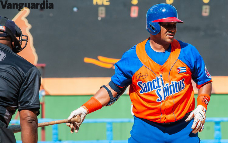 Frederich Cepeda, pelotero cubano del equipo Sancti Spíritus.