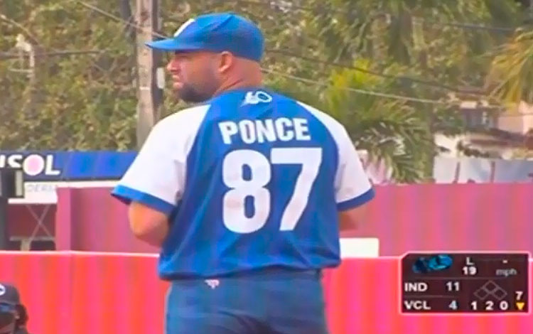 Héctor Ponce, ganador de Industriales contra Villa Clara.