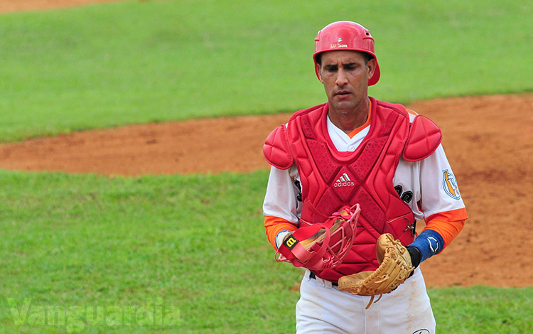 Yulexis La Rosa, receptor del equipo Villa Clara.