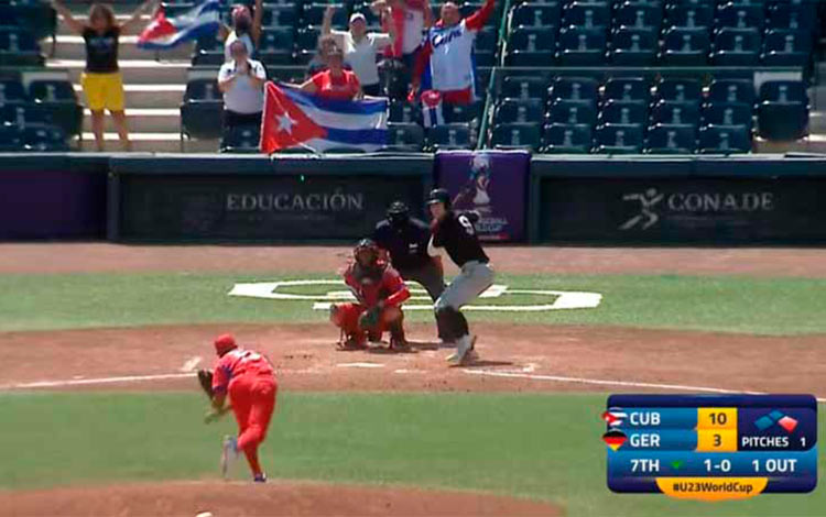 Momento del séptimo inning del juego Cuba contra Alemania. 