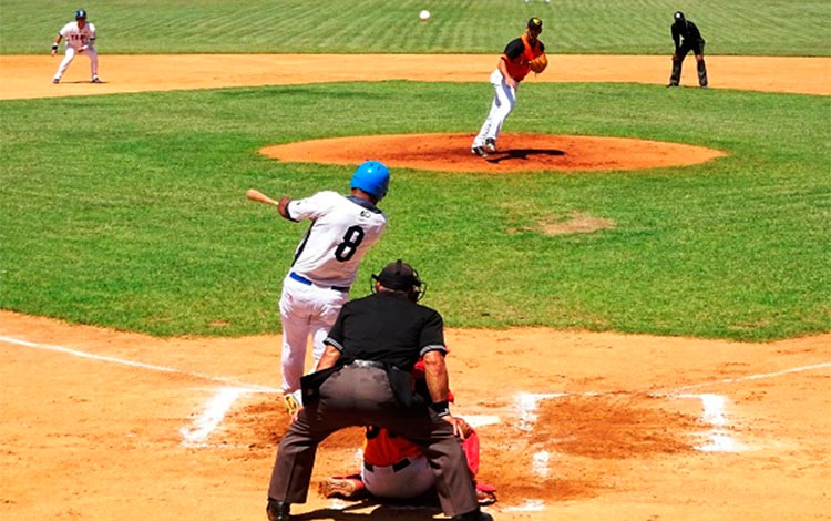 Juego de béisbol entre Villa Clara y Camagüey.