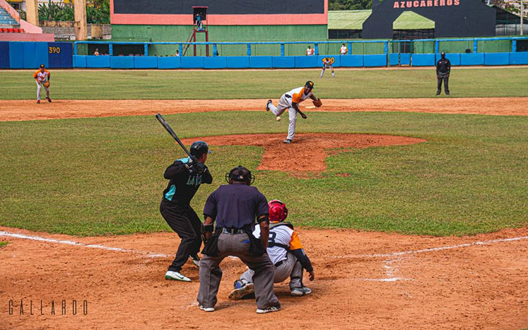 Momento del primer juego entre la Isla de la Juventud y Villa Clara en la 61 Serie Nacional de Béisbol, el 12 de febrero de 2022.