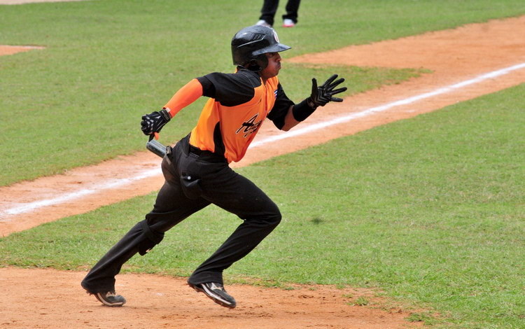 Magdiel Alfredo Gómez en el juego de Villa Clara contra Guantánamo, el 1.o de marzo de 2022.