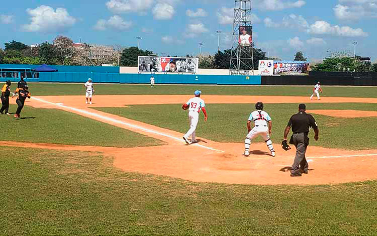 Momento del segundo juego entre Villa Clara y Ciego de Ávila, el 9 de marzo de 2022.