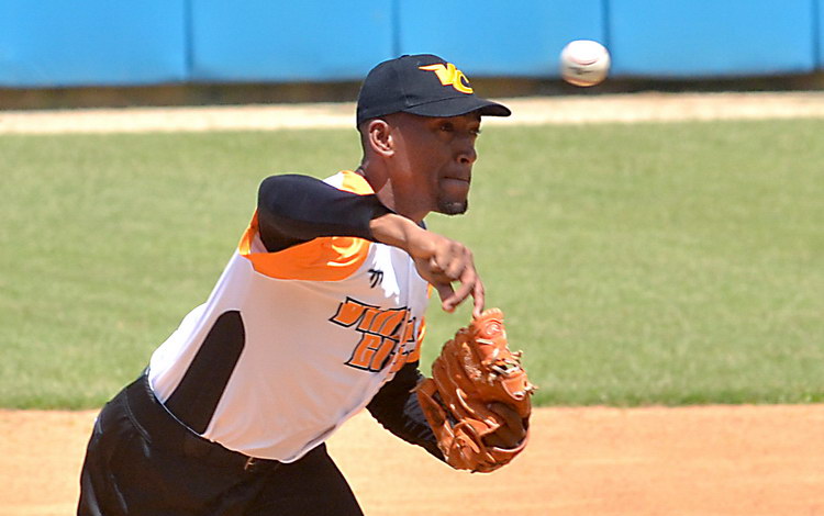 Javier Mirabal, ganador del tercer juego entre Artemisa y Villa Clara en la 61 Serie Nacional de Béisbol.