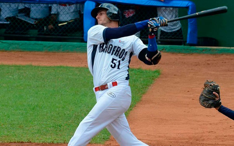 Yasiel González, pelotero de Holguí­n.