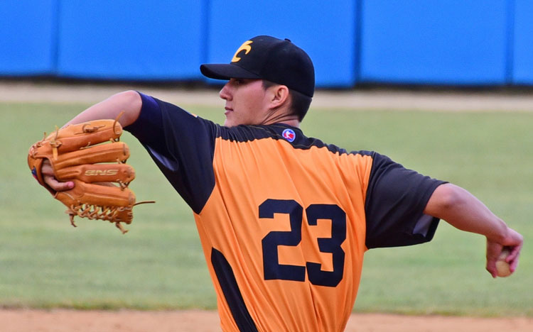 Randy Cueto ha aportado 2 triunfos e igual número de juegos salvados a  la causa de los anaranjados en el campeonato. (Foto: Carolina Vilches Monzón)