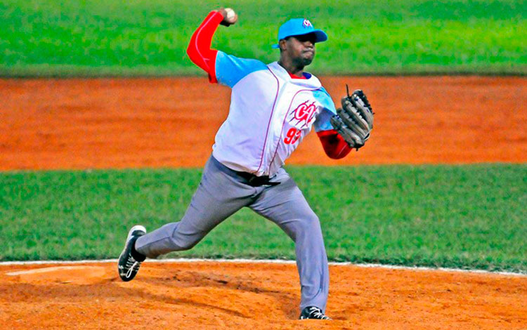 Dachel Duquesne, abridor y ganador del quinto juego entre Ciego de Ávila y Villa Clara en la 61 Serie Nacional de Béisbol.