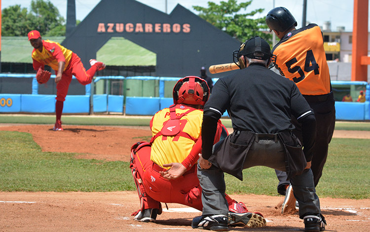 Momento del tercer juego entre Villa Clara y Matanzas.