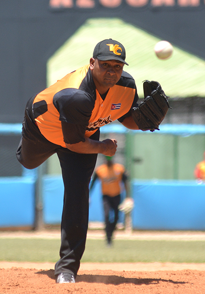 Freddy Asiel ílvarez, abridor y ganador por Villa Clara en el quinto juego contra Matanzas.