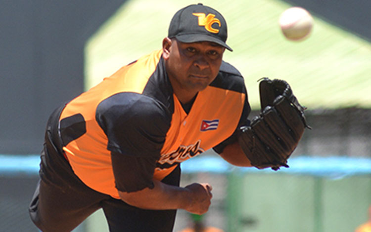 Freddy Asiel Álvarez, abridor y ganador por Villa Clara en el quinto juego contra Matanzas..