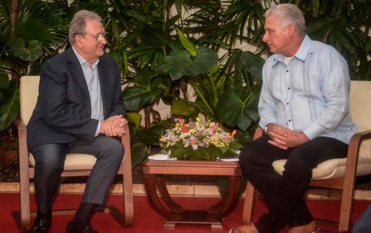 Encuentro entre el presidente cubano, Miguel Díaz-Canel Bermúdez y Riccardo Fraccari, presidente de la Federación Mundial de Béisbol y Softbol.