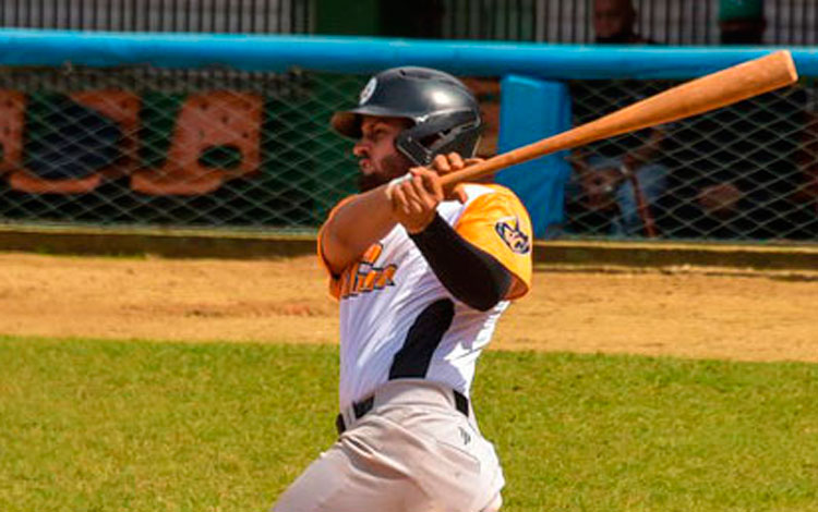 Yuri Fernández, pelotero de Santa Clara.