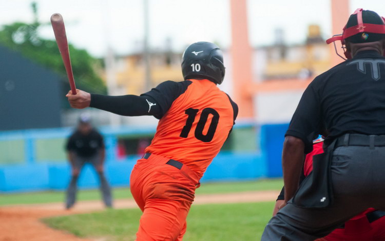 Yuri Marcos Fernández impulsa la cuarta y decisiva carrera de Villa Clara.