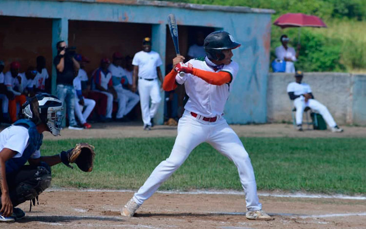 Juego entre los centrales Héctor Rodríguez y Primero de Enero, en la final de la Liga Azucarera de Béisbol.